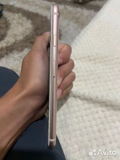 Телефон iPhone 8