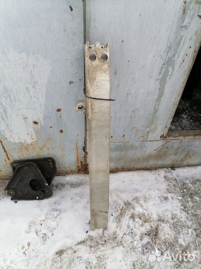 Усилитель переднего бампера Nissan Teana j32 2012