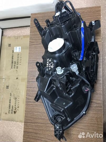 Фара правая Nissan X-Trail T32 рестайлинг галоген