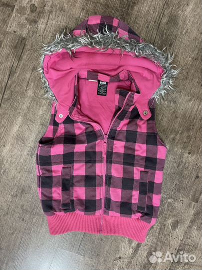 Куртки и жилеты на девочку