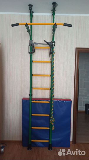 Шведская стенка с турником и брусьями