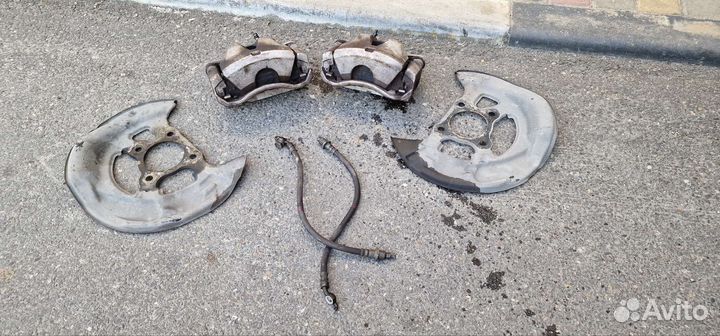 Суппорта тормозные передние Lexus IS II 2005—2008