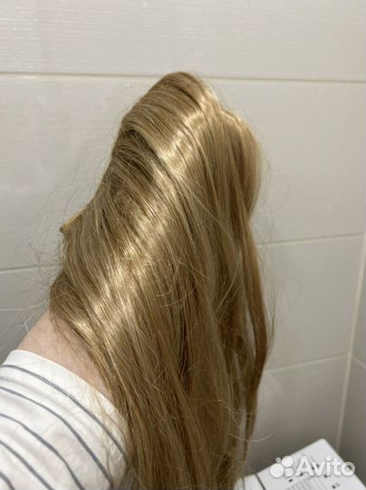 Шиньон и волосы на заколках