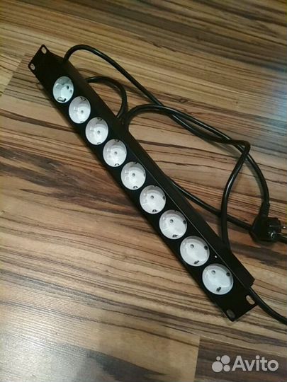 Блок на 8 розеток в стойку 19