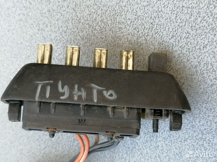 Контакт замка багажника Fiat Punto 1 176 1993-99