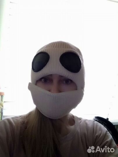 Шапка с защитой от ветра и солнцезащитными очками