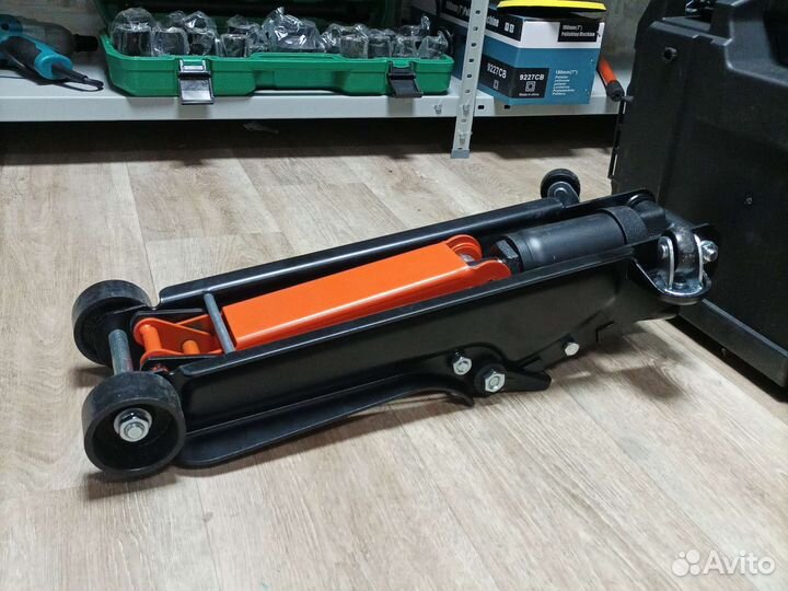 Домкрат гидравлический подкатной 2.5т