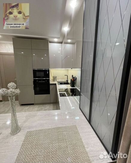 Прямая в потолок кухня на заказ