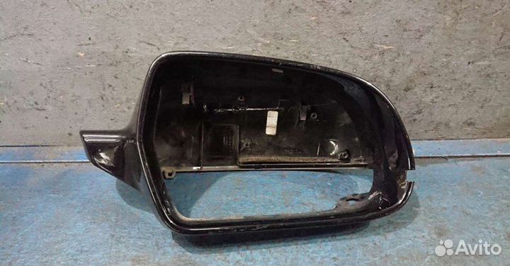 Корпус зеркала правый Audi A4 B8