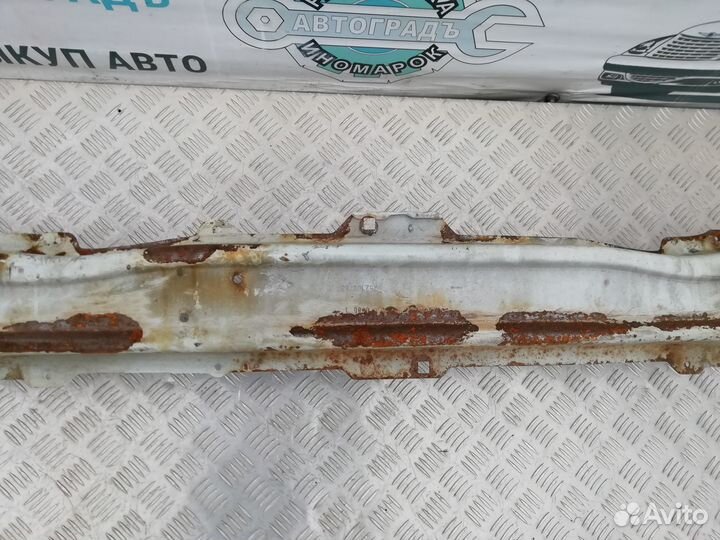 Усилитель переднего бампера Renault Logan 2 2015г