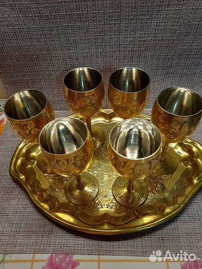 Набор металлических бокалов для вина с подносом