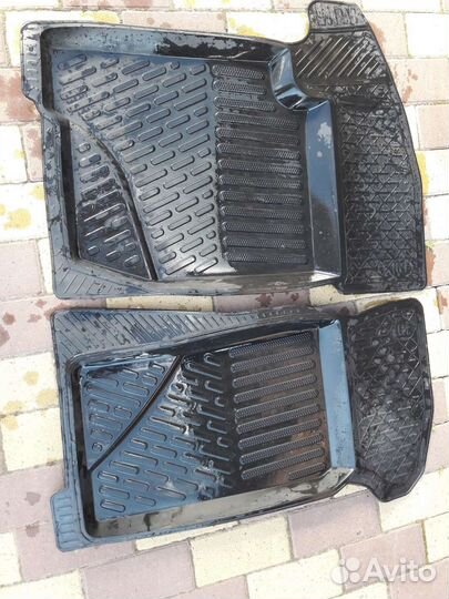 Продам. резиновые коврики для лада веста