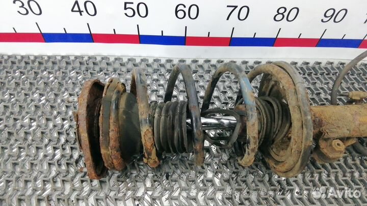 Стойка передняя Toyota Corolla (00-06 года) NZE120