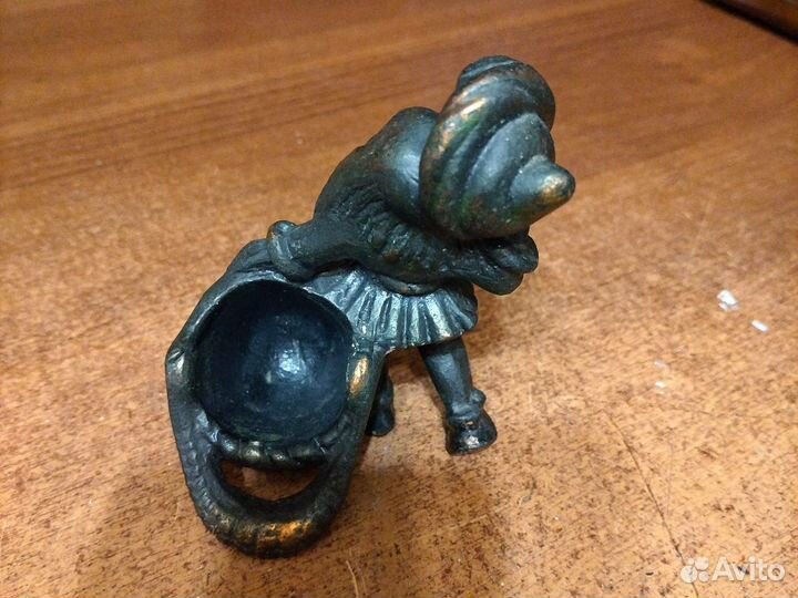 Статуэтка гном с корзиной