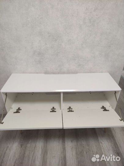 Тумба под тв белая подвесная
