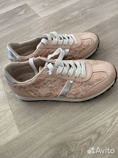 Кроссовки женские 38 размер guess оригинал
