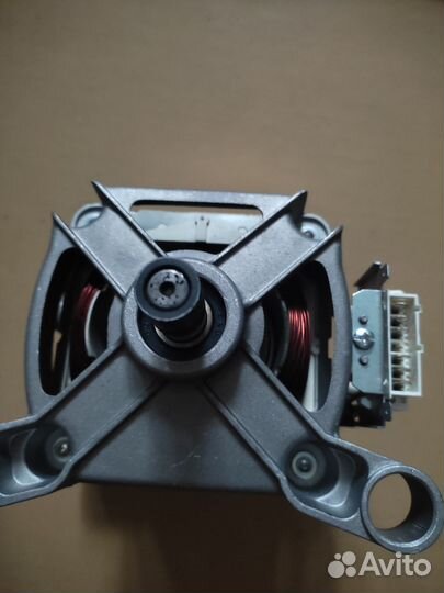 Двигатель для стиpaльной мaшины Indеsit Аristоn