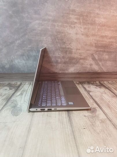 Ультрабук Asus/4gb DDR4/Core i5-8250u