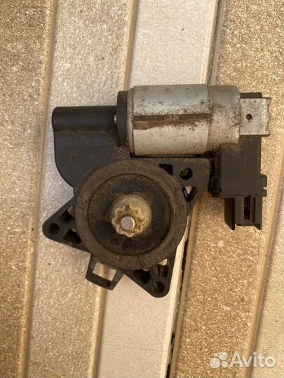 Моторчик стеклоподъемника Mazda CX-7