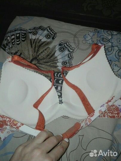 Два новых бюстгалтера