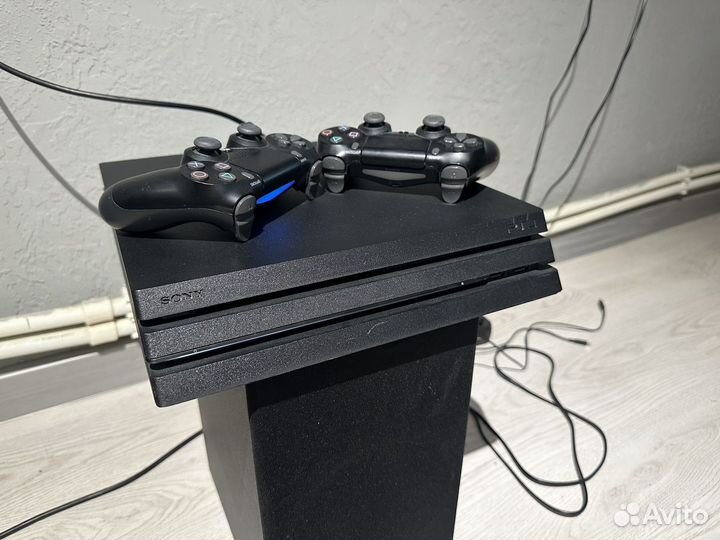 Ps4 pro с играми 2 джойстика