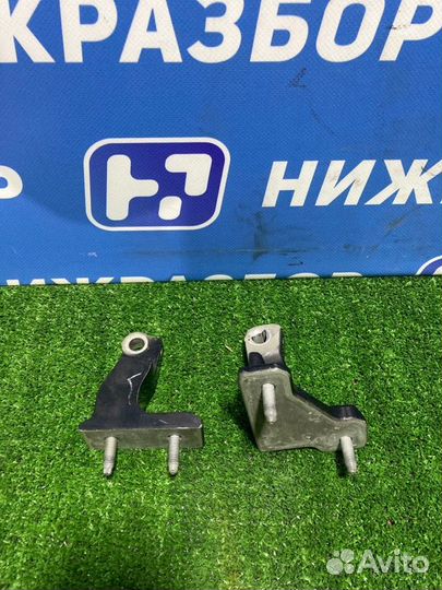 Петля двери передняя правая Mercedes Glc W253