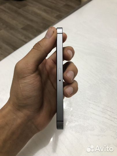 Телефон iPhone 5s