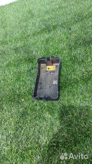 Крышка блока предохранителей Chevrolet Equinox