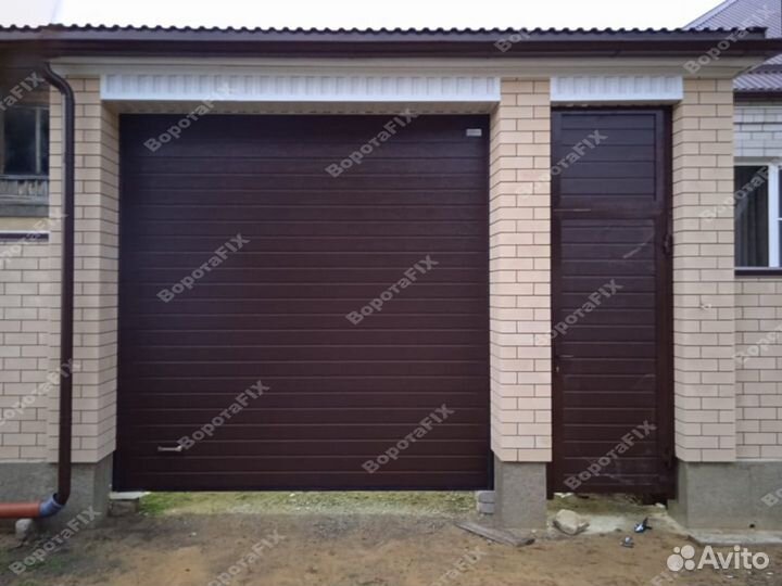 Секционные ворота Алютех / Ворота с калиткой