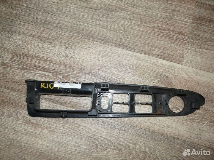 Накладка блока стеклоподъемниками Kia Rio