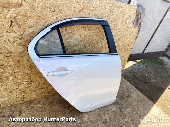Дверь пассажира Митсубиси Лансер 10 задняя правая