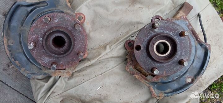 Кулак поворотный на ниссан