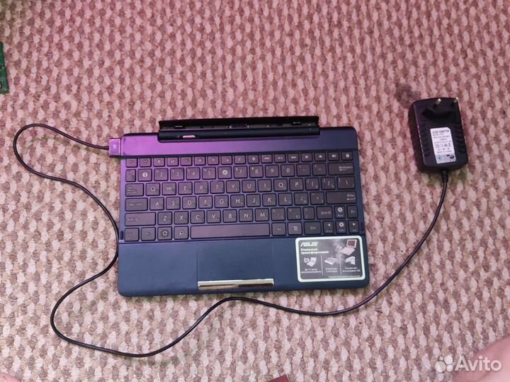 Клавиатура и зарядка для планшета Asus