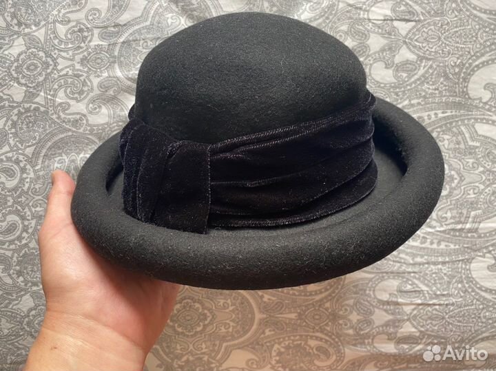 Фетровая женская шляпа с бархатной лентой