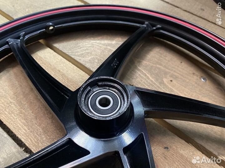 Диск R17 литой под дисковый тормоз передний