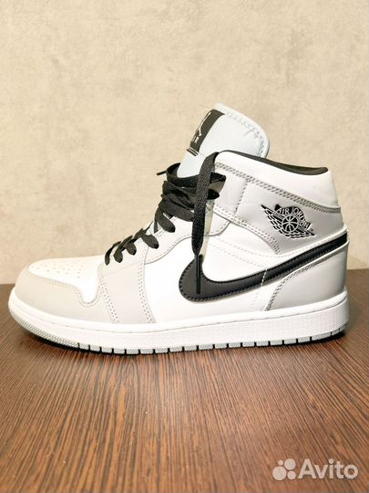 Nike air jordan 1 mid smoke grey