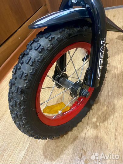 Детский велосипед с боковыми колесами