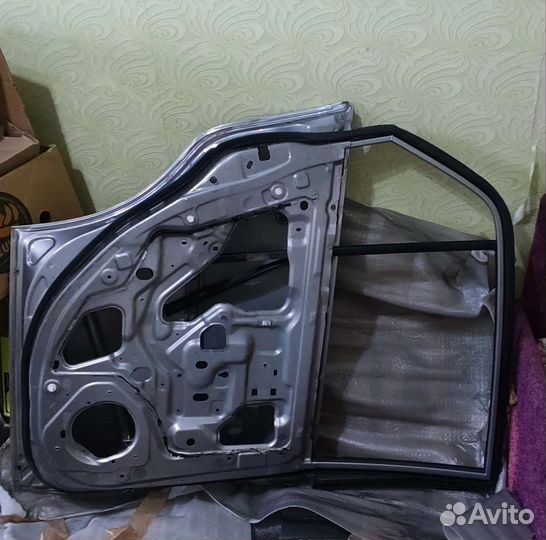 Дверь левая nissan tiida