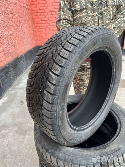 Kumho WinterCraft Ice Wi51 215/50 R17 95T