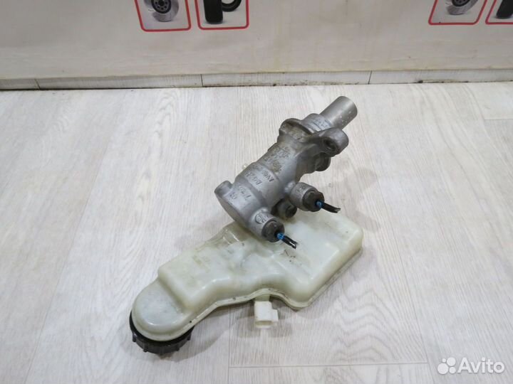 Главный тормозной цилиндр Ford Focus 3