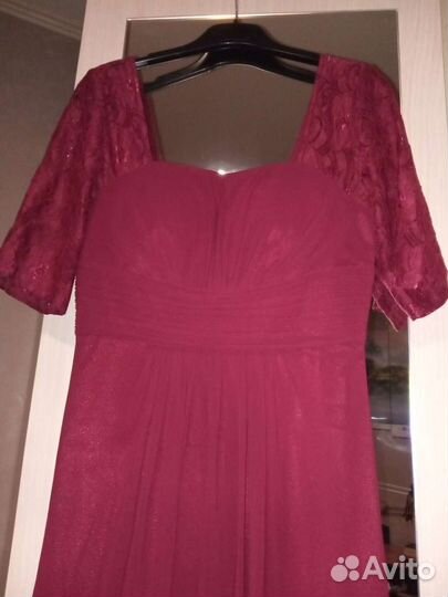 Платья зелёное и бордовое