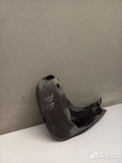 Брызговик передний правый Opel Astra H