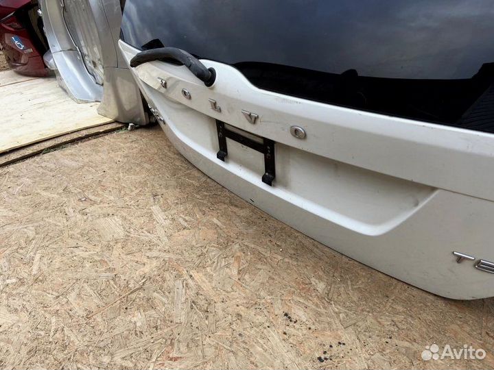 Крышка багажника Volvo XC60 2008-2013 год