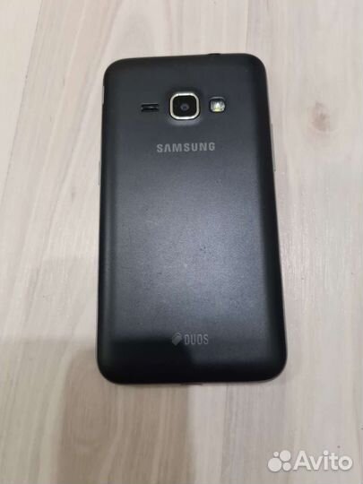 Телефон Samsung j1 2016