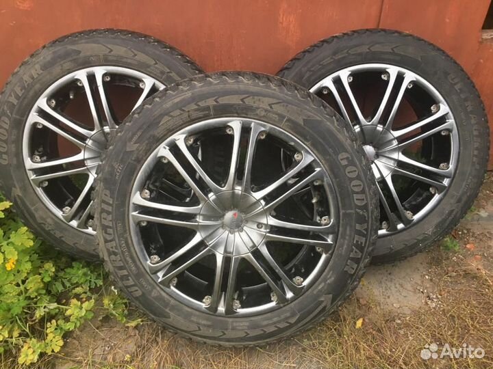 Goodyear UltraGrip 215/55 R17 98T