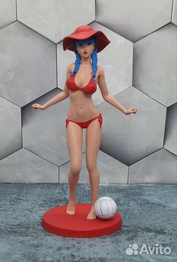 Фигурка девушки