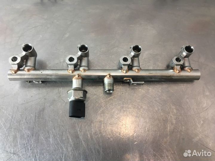 Топливная рампа Mercedes E-Class W212 M271 1.8TI