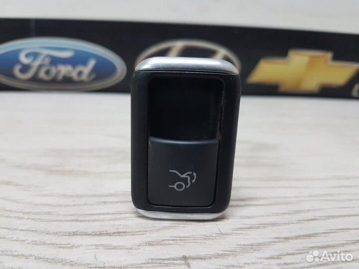 Кнопка открывания багажника Mercedes-Benz E-Class