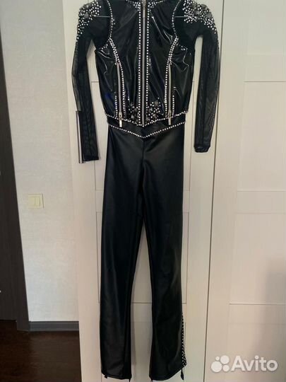 Костюм для выступлений фигурное катание