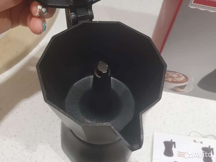 Гейзерная кофеварка Rondell Kafferro 6 чашек